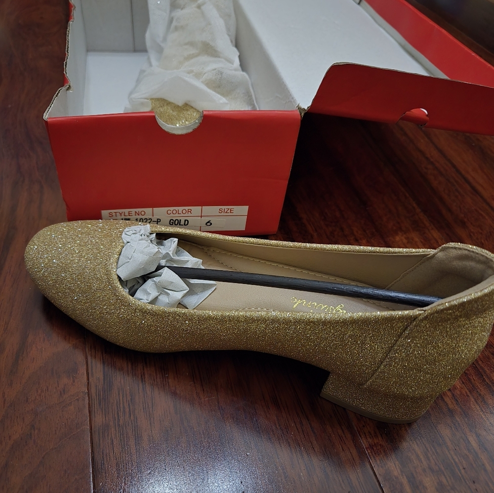 Gold glittery shoes size 6